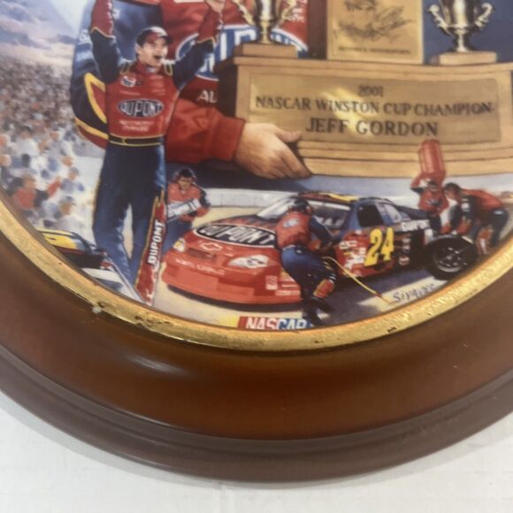Vintage Jeff Gordon “4-Ever A Champion” collector plate, 9" detachable Frame - Picture 4 of 10